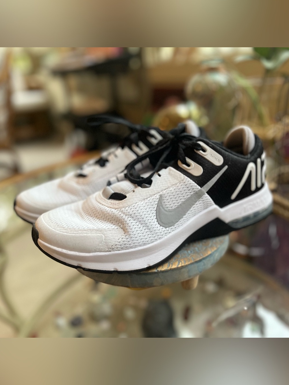 Nike men’s White, Black & Silver Air-Max Sneakers
